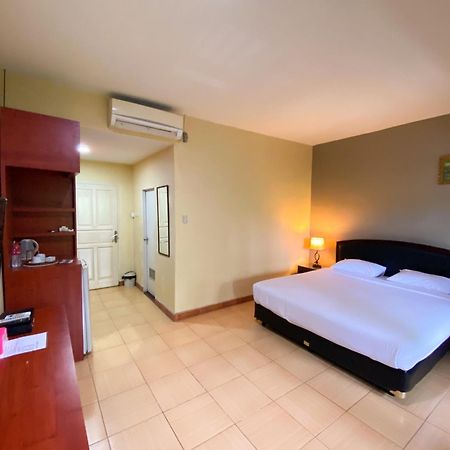 Central City Hotel Perabumulih Exterior photo