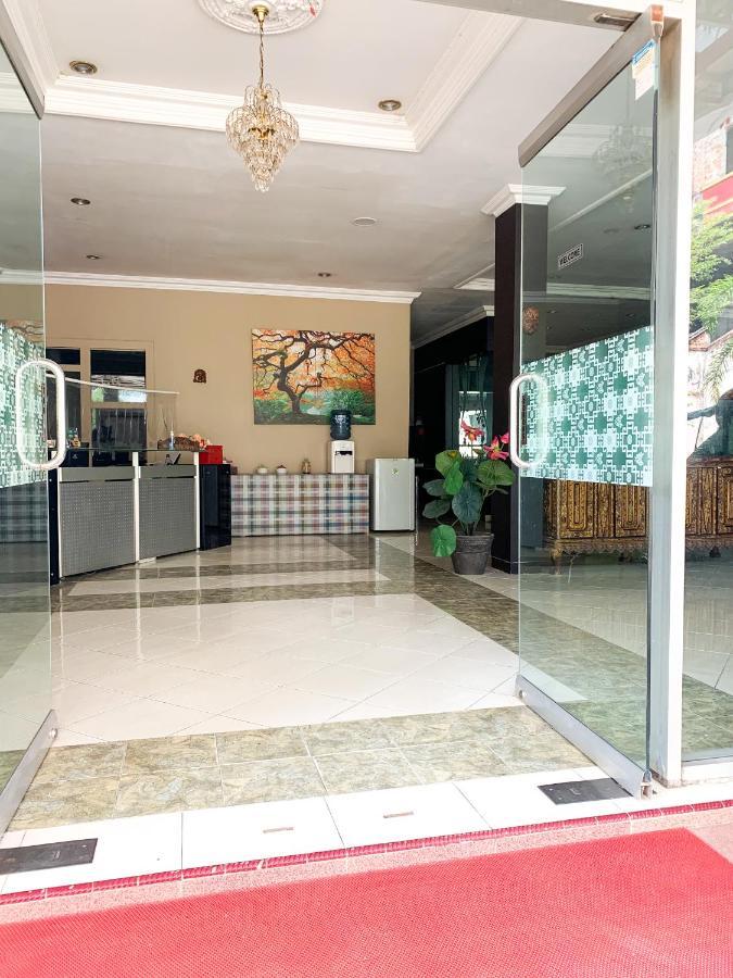 Central City Hotel Perabumulih Exterior photo