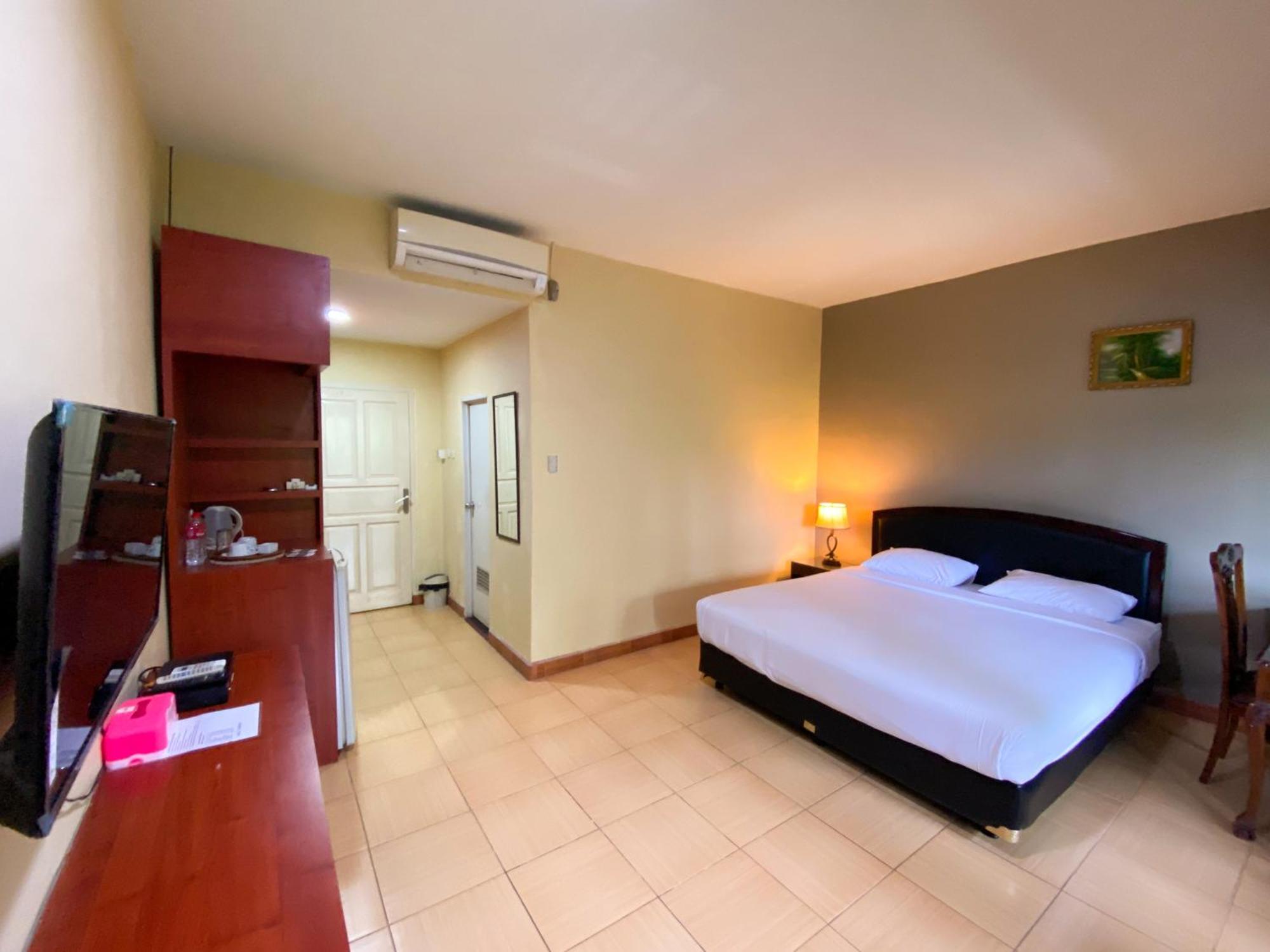 Central City Hotel Perabumulih Exterior photo