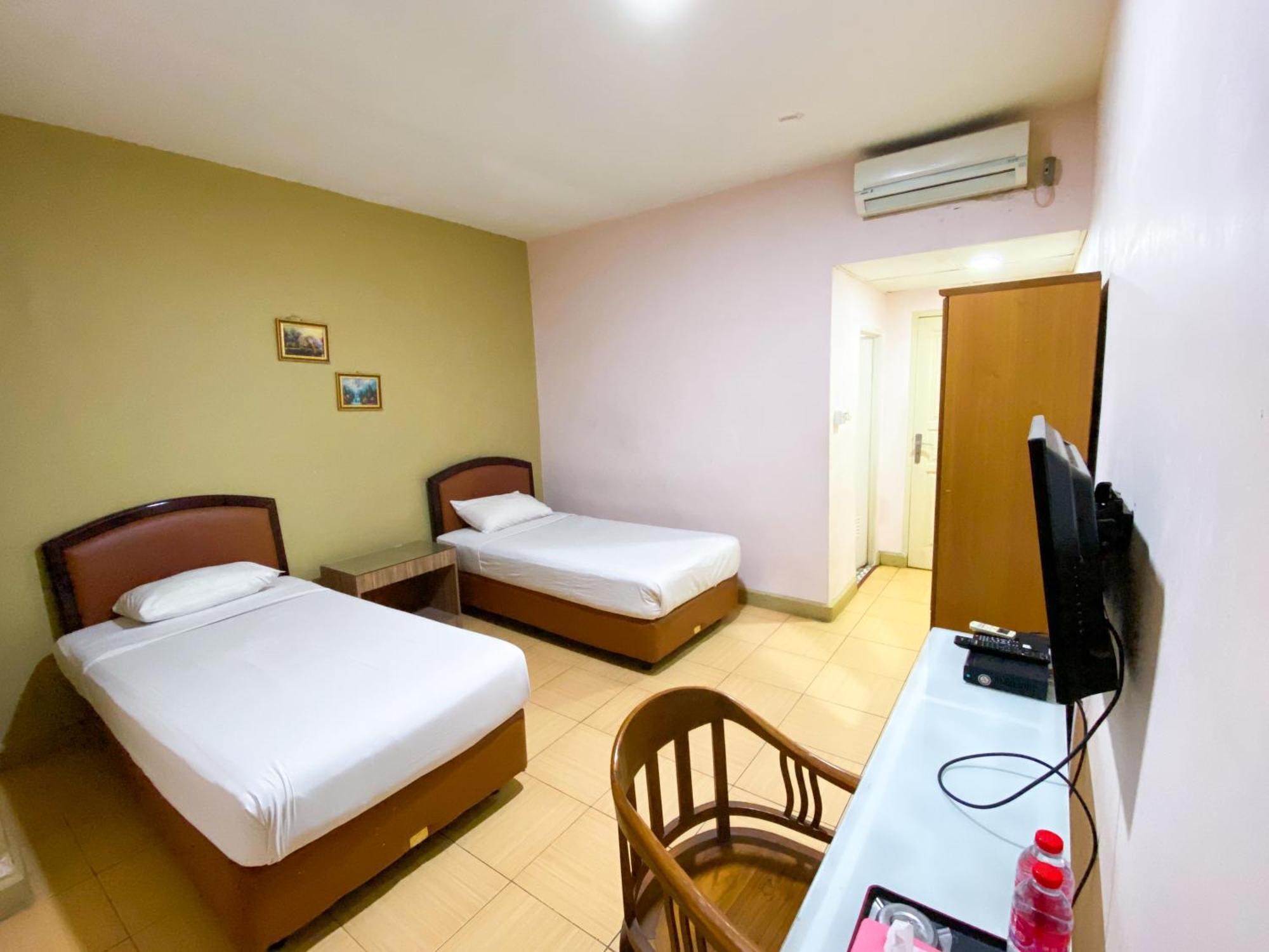 Central City Hotel Perabumulih Exterior photo