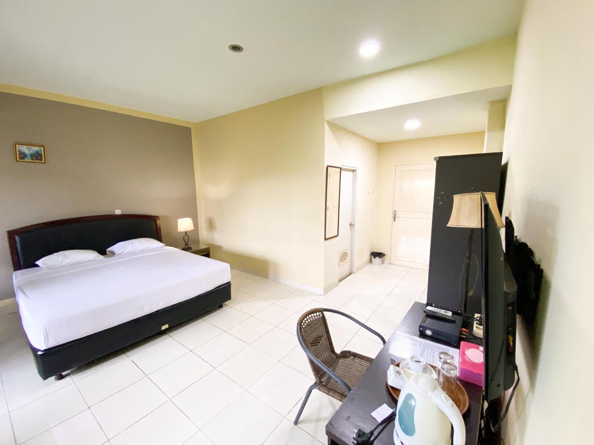 Central City Hotel Perabumulih Exterior photo