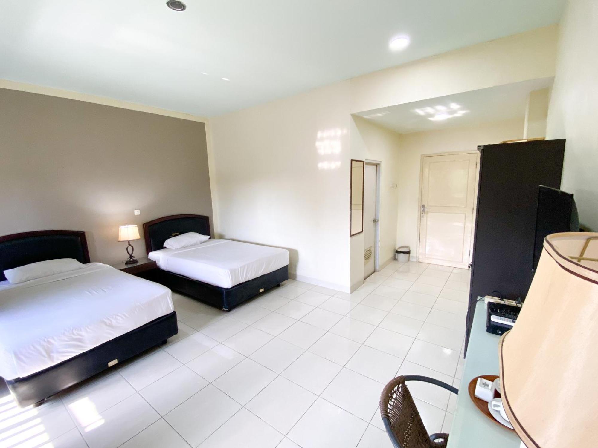 Central City Hotel Perabumulih Exterior photo