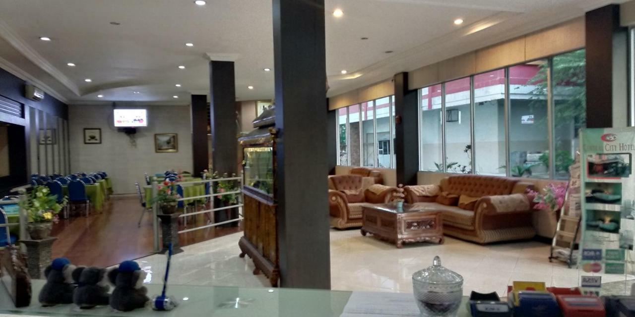 Central City Hotel Perabumulih Exterior photo