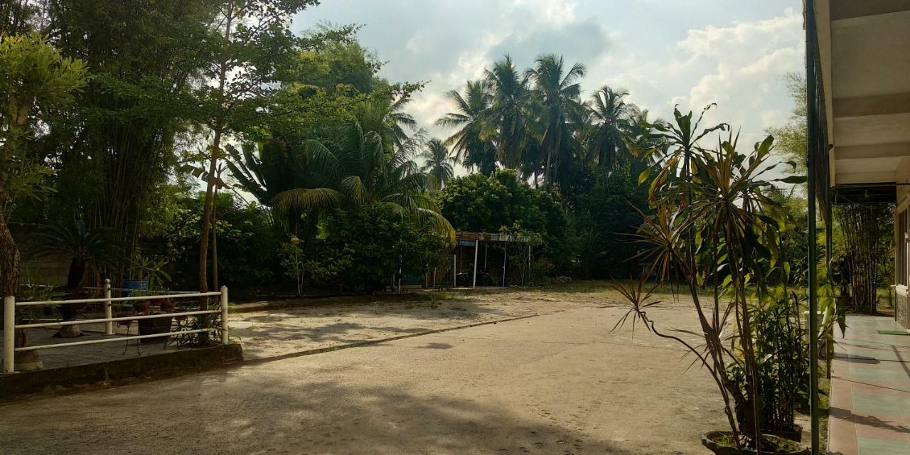 Central City Hotel Perabumulih Exterior photo