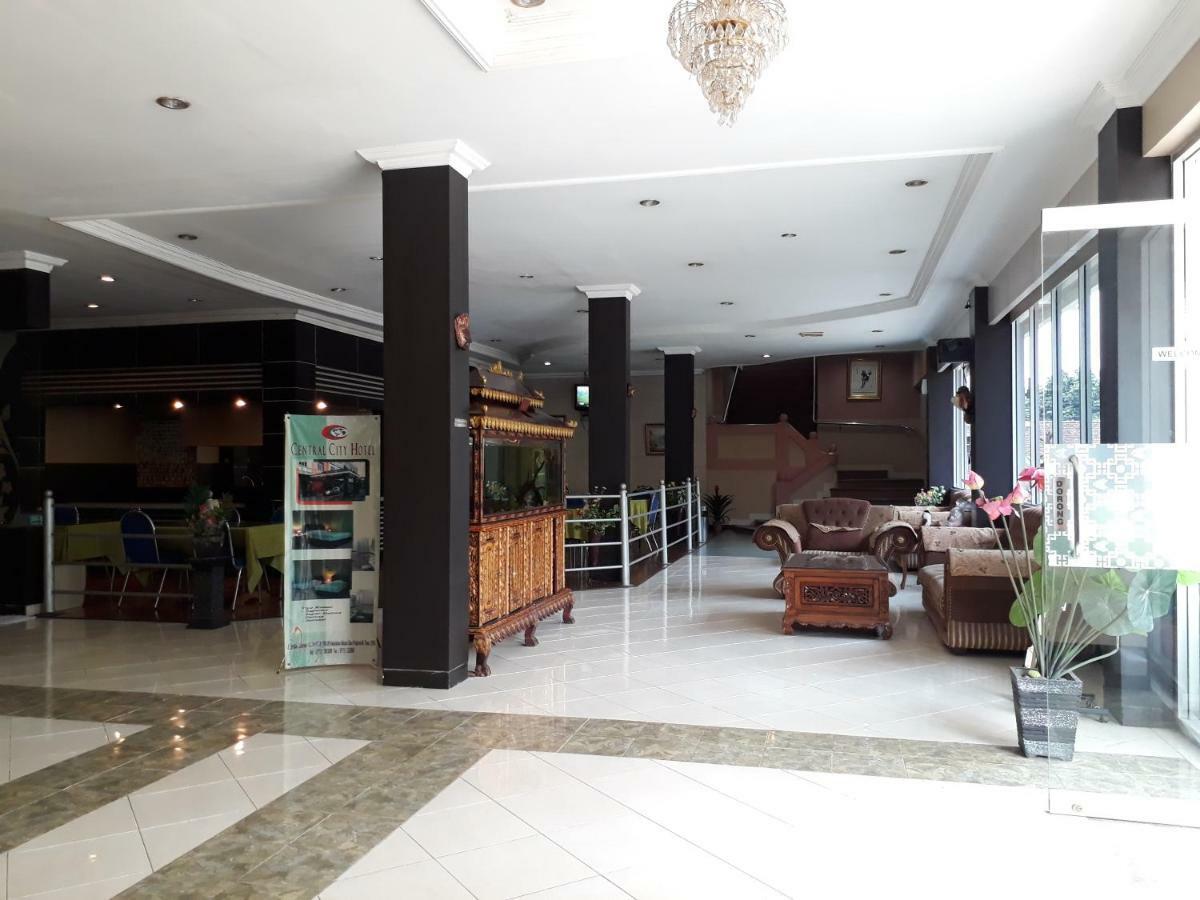 Central City Hotel Perabumulih Exterior photo